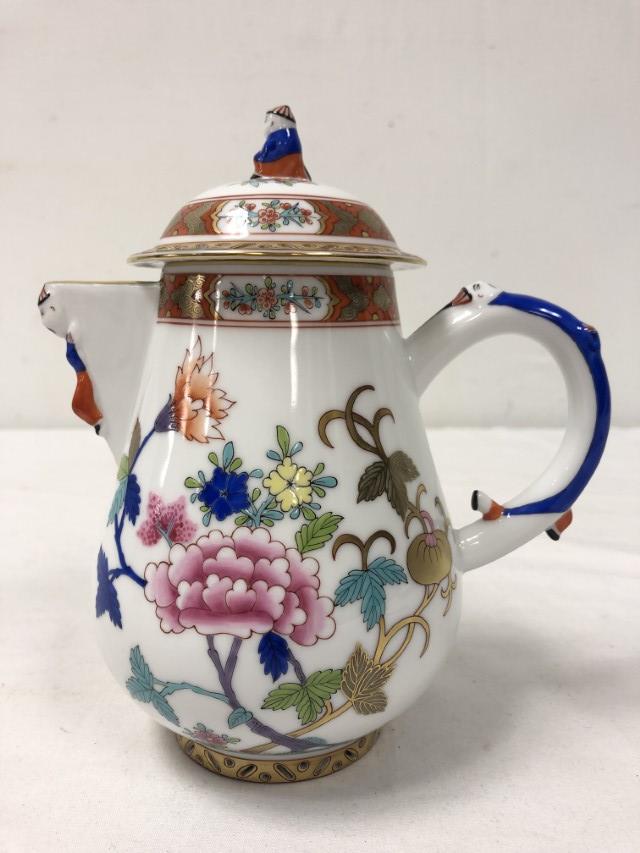 HEREND SHANGHAI COFFEE POT: MANDARIN RELIEF & KNOB (1 of 19)