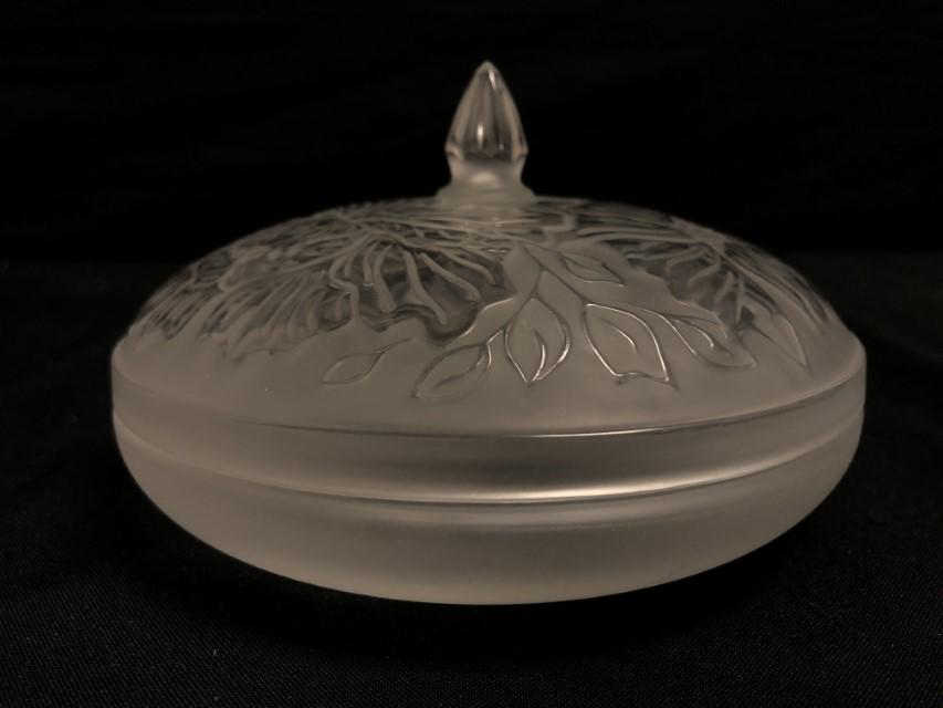 LALIQUE FLORAL FROSTED CRYSTAL POWDER BOX (1 of 10)