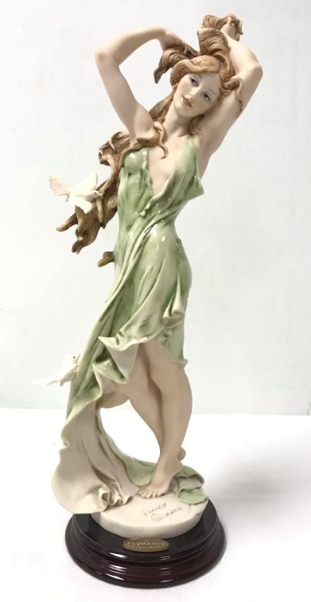 GIUSEPPE ARMANI FIGURINE "AURORA -GIRL WITH DOVES" (1 of 13)