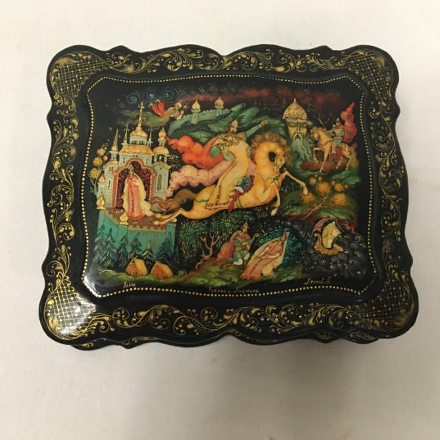 TRADITIONAL RUSSIAN FEDOSKINO LACQUER BOX (1 of 7)