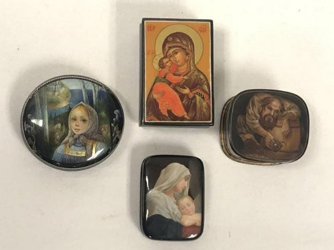 FOUR SMALL RUSSIAN FEDOSKINO LACQUER BOXES (1 of 15)