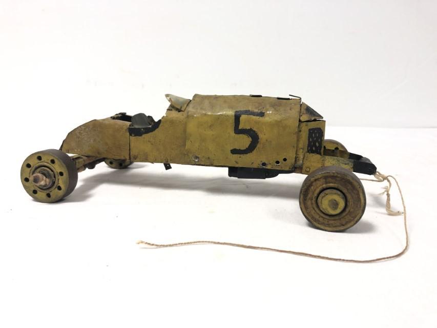 VINTAGE HANDMADE FOLK ART RACE CAR GRAVITY RACER (1 of 10)