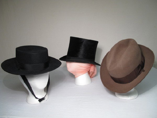VINTAGE DUNLAP TOP HAT FEDORA CASA YUSTAS HAT 3PCS: Vintage Dunlap top hat. Fedora, Casa Yustas. Top hat is in generally good condition but for some water stains on interior lining. Brown fedora is size 7 3/8, good condition and the Casa Yustas, made i