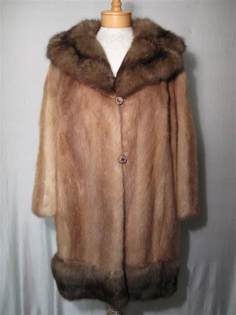 VINTAGE NATURAL MINK AND FOX LADIES JACKET: Vintage natural mink and fox ladies jacket. Max Zellers Furs Springfield, Mass. Body of the jacket is mink, and the collar and trim around bottom is fox. Measures 35 inches neck to bottom. Raglan slee