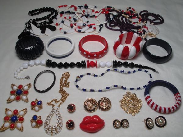 OVER TWENTY PCS COSTUME JEWELRY COVENTRY ROMAN: Over twenty piece of ladies vintage and other costume jewelry, some signed including Sarah Coventry, Roman, and Trifari. Various styles and material, mainly red, white and blue. Total weight: 3.2 lbs.