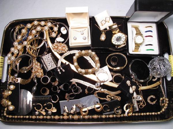 ASSORTED COSTUME JEWELRY ANNE KLIEN TRIFARI STERLI: Tray lot of assorted costume jewelry, some signed, some unsigned. Mostly newer. Gold and silver tone, faux pearls, faux diamonds, fashion watches, sterling silver mounted rings, silver . Condition gen