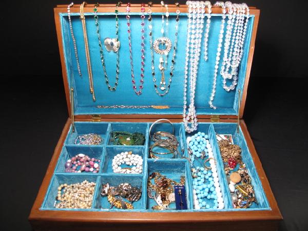 20 PCS. COSTUME JEWELRY HASKELL NECKLACES WATCHES: Approximately 20 pieces vintage and other costume jewelry including Miriam Haskell white glass beaded bracelet, bangles, necklaces, ladies wristwatches, and other items. Weight: 3.3 lbs. not including