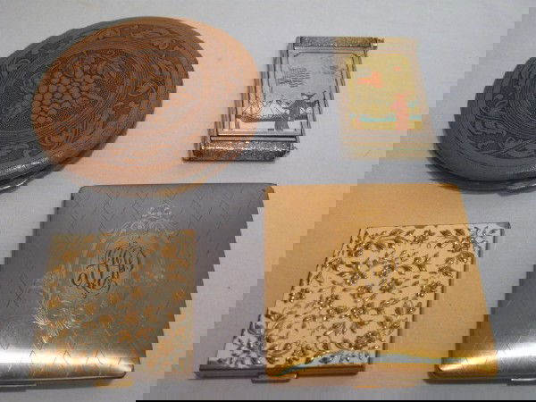 LOT OF FOUR ASSORTED VINTAGE LADIES COMPACTS: Lot of four assorted vintage ladies compacts. Includes REX Fifth Avenue "Flapjack" compact, Girey, Volupte, and Elgin American. All have mirrors intact, though the REX Fifth Avenue and Girey compact m