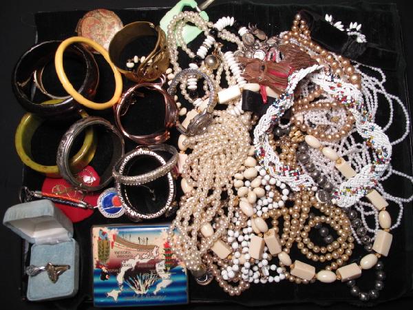 ASSORTED VINTAGE COSTUME JEWELRY BANGLES BEADS RIN: Tray lot assorted costume jewelry including several bangle bracelets, Renoir copper bracelet and matching earrings, faux pearls and faux ivory, silver and mother of pearl bracelet, a Japanese souvenir