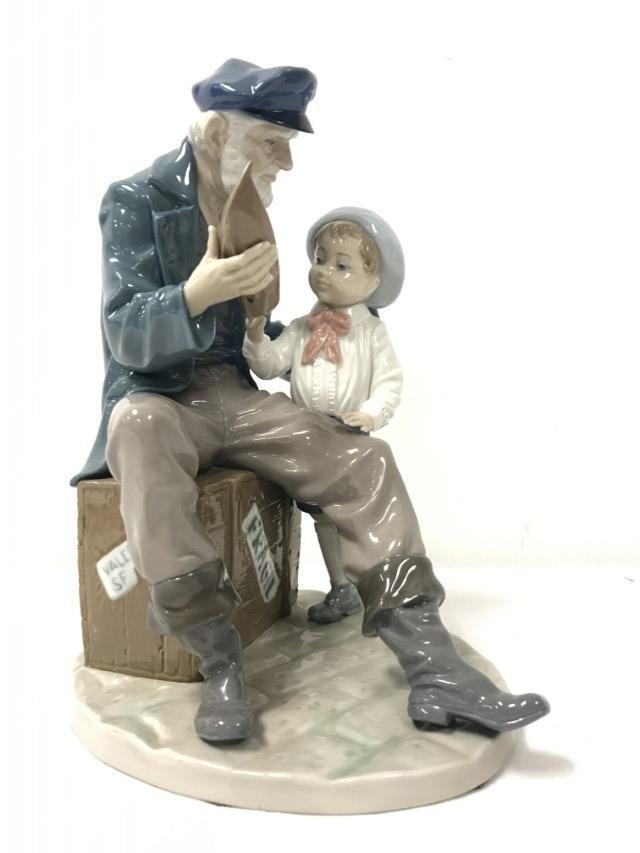 LLADRO PORCELAIN FIGURINE, VIEJO MARINO Y SU NIETO (1 of 7)