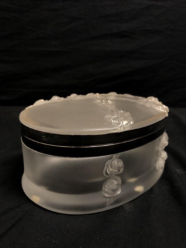 LALIQUE 'COPPELIA' CRYSTAL COVERED BOX (1 of 8)
