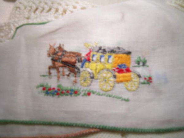 GROUP VINTAGE LINENS SCARVES NAPKINS TABLECLOTHS ET - 5