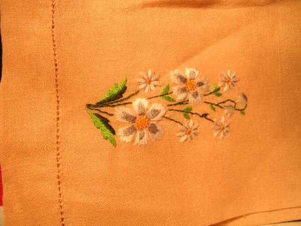 GROUP VINTAGE LINENS SCARVES NAPKINS TABLECLOTHS ET - 4