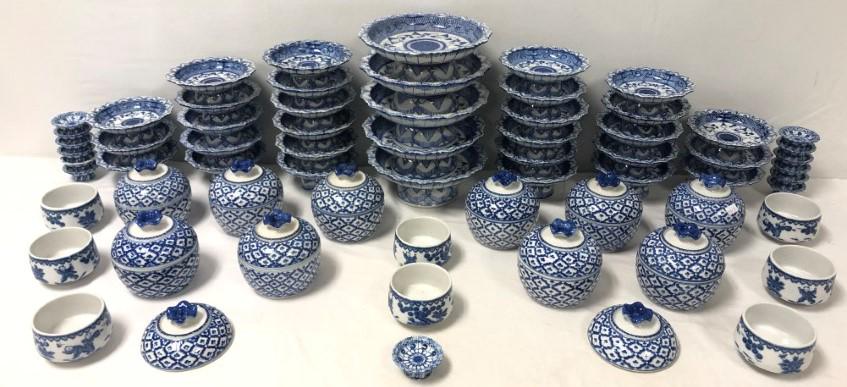 62 PIECES OF 20TH C. BLUE ON WHITE PORCELAIN DISHES (1 of 17)