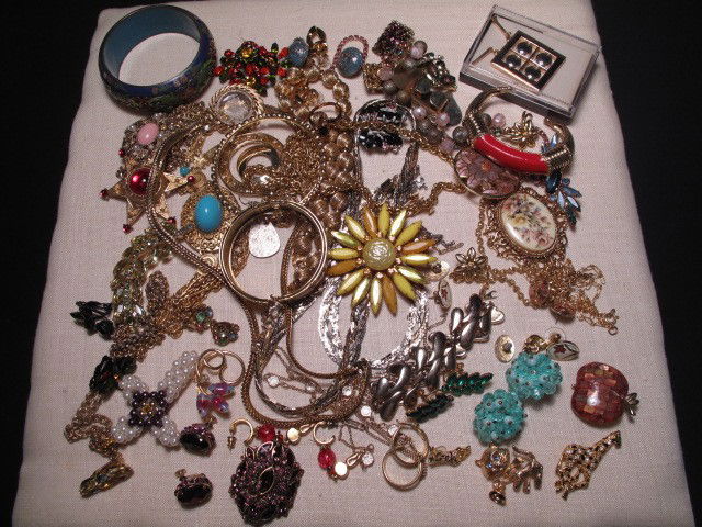 LOT ASSORTED LADIES COSTUME JEWELRY AVON ETC: Lot assorted ladies costume jewelry. Brands such as Avon, Monet, Coro, and more. Gold toned, silver toned, beads, faux gems, enamel. Necklaces, bracelets, figural pins, earrings, and much more . Good