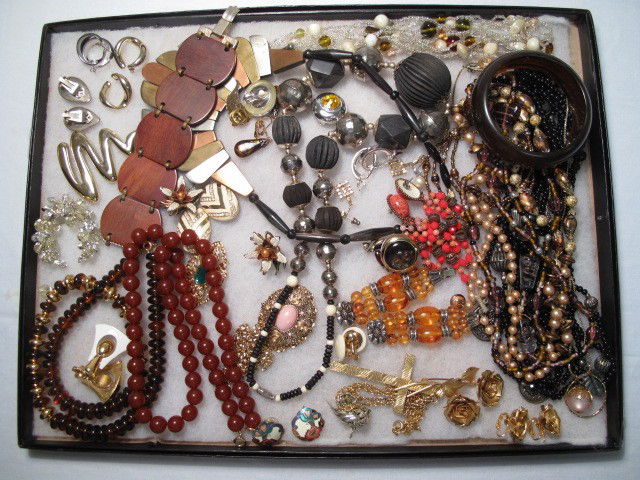 ASSORTED COSTUME JEWELRY ENAMEL BEADS TRIFARI AVON: Tray lot of assorted ladies costume jewelry. Includes gold toned, silver toned, enamel, beads, faux gems, faux pearls, and more. Necklaces, bracelets, rings, earrings, pins and more. See images, all i