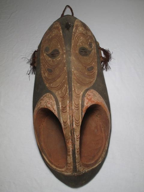 PAPUA NEW GUINEA CARVED WOOD TRIBAL MASK