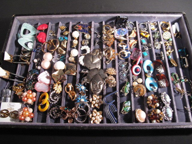ASSORTED COSTUME JEWELRY EARRINGS MONET: Tray lot of assorted ladies costume jewelry earrings. Includes both clip on and post style earrings. Brands such as Monet and others. Includes gold tone, silver tone, enamel, rhinestones, faux gemston