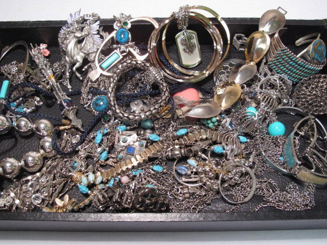 ASSORTED COSTUME JEWELRY VANCE ETC: Tray lot of assorted costume jewelry. Brands such as Vance, Avon and others. Mostly silver toned jewelry, some gold toned, enamel, stones, glass, beads, faux gems and more. Necklaces, bracelets, earri