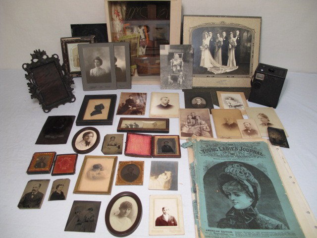 GROUP LOT STEREOGRAPH DAGUERREOTYPE AMBROTYPE: Antique and vintage group photograph lot. Includes many old photo processes such as tintypes, ambrotypes, daguerreotypes. Also included is a stereograph with 2 sterioptic cards, a few antique carved w