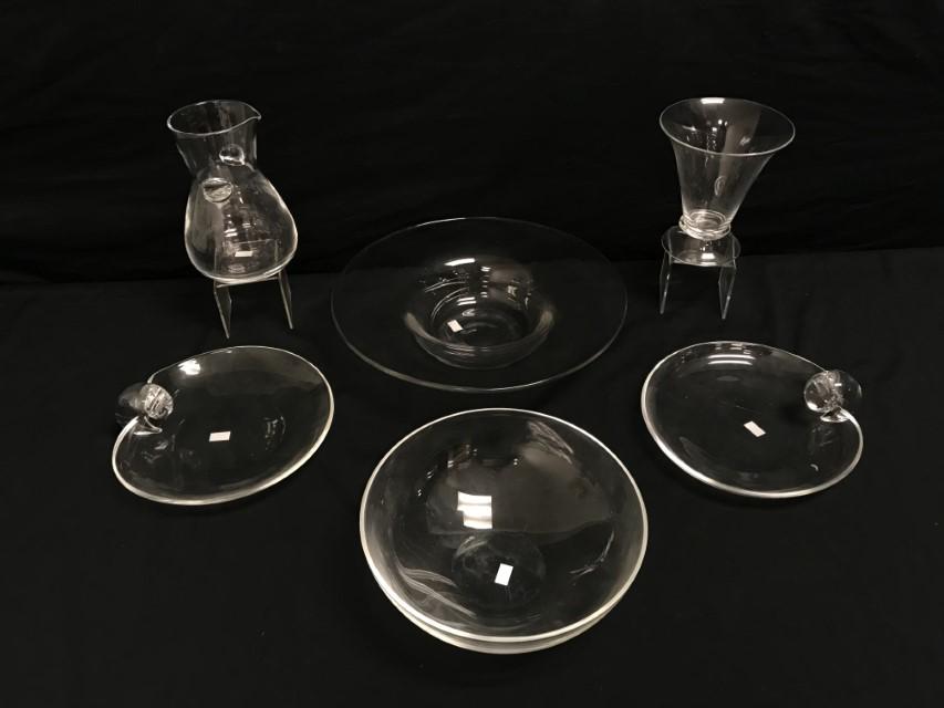 6 PIECES - STEUBEN CLEAR CRYSTAL GROUPING: 6 PIECES - STEUBEN CLEAR CRYSTAL GROUPING. All with the Steuben engraved signature. Lot includes: one hour glass shape wine carafe, H 7 1/4"; one serving bowl , H 3 1/2", Dia 9"; two serving dishes wi