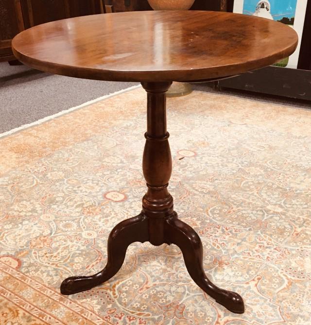 QUEEN ANNE CHERRYWOOD TILT TOP PEDESTAL TABLE (1 of 11)
