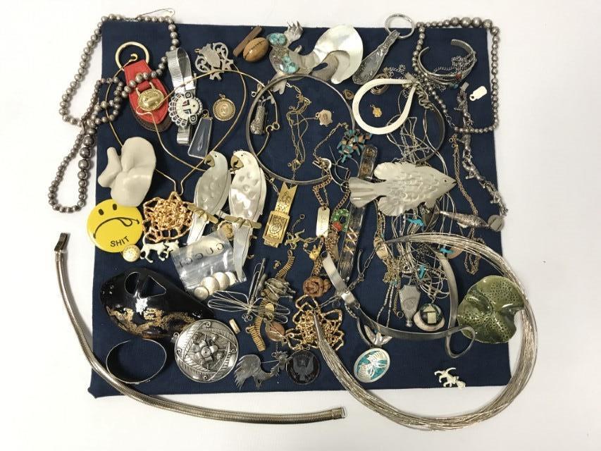 TRAY LOT ASSORTED LADIES COSTUME JEWELRY, ETC. (1 of 10)