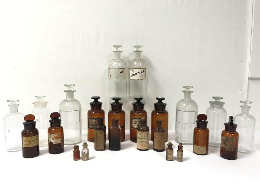 24 ANTIQUE VICTORIAN GLASS APOTHECARY BOTTLES (1 of 11)