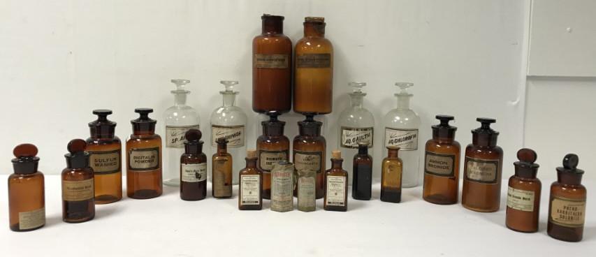 24 ANTIQUE VICTORIAN GLASS APOTHECARY BOTTLES (1 of 14)