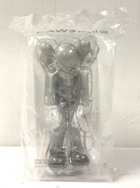KAWS COMPANION "SMALL LIE" VINYL SCULPTURE / TOY (1 of 12)