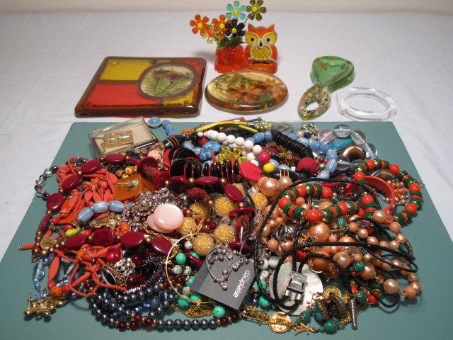TRAY LOT ASSORTED COSTUME JEWELRY & KITCHEN ITEMS E: Tray lot of assorted ladies costume jewelry and more. Includes many beads, enamel, gold tone, silver tone, wood, faux gems, rhinestones, and more. Necklaces, bracelets, pins, earrings and more. Also i