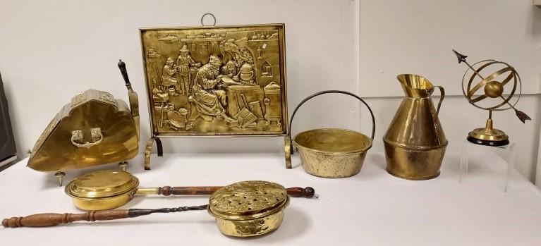 ANTIQUE ESTATE BRASS LOT: SCUTTLE, FIRE SCREEN, 7P (1 of 20)