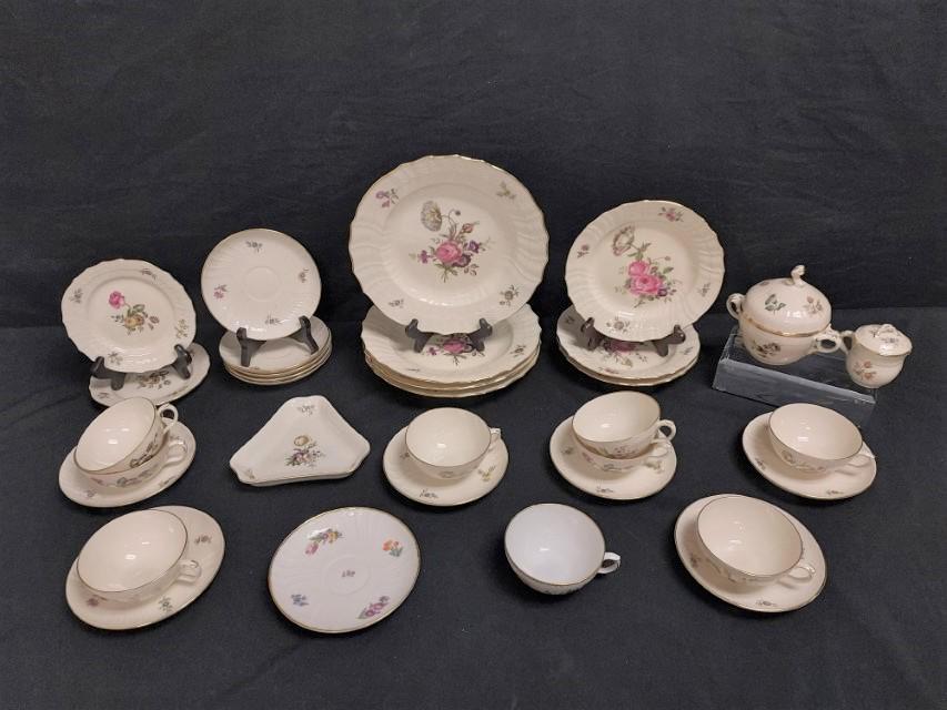 33 PCS ROYAL COPENHAGEN "FRIJSENBORG" DINNERWARE (1 of 20)