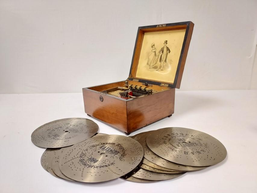ANTIQUE KALLIOPE 9-INCH MUSIC BOX W/ 12 DISCS (1 of 16)