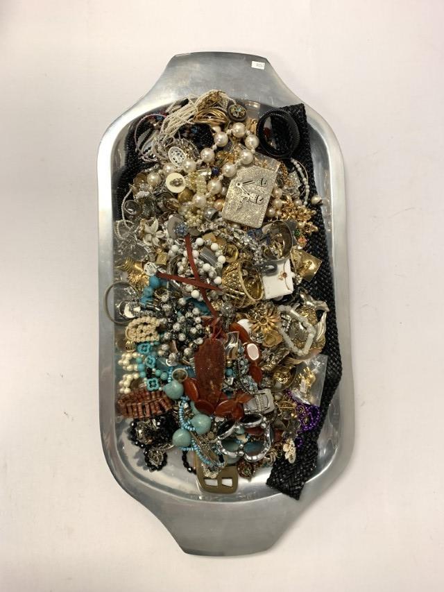 COSTUME JEWELRY BOX LOT (1 of 10)