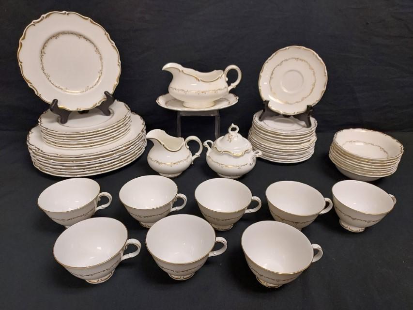 ROYAL DOULTON "RICHELIEU" PORCELAIN DINNERWARE 51P: Royal Doulton "Richelieu" porcelain dinnerware. Includes 51 total pieces: (8) 10.5" dinner plates, (8) 8" salad plates, (8) 6.5" bread plates, (8) 5.5" w bowls, (7) 6" saucers, (8) 2.5" tall cups, (1)