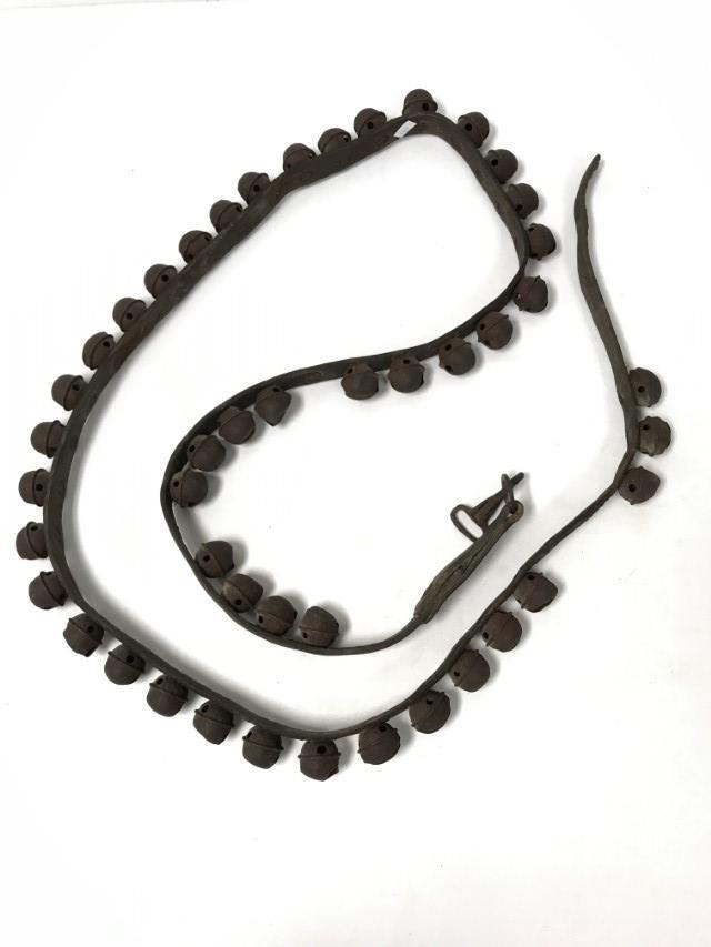 ANTIQUE SLEIGH BELL LEATHER STRAP WITH 46 BELLS (1 of 6)