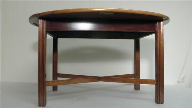 MAHOGANY BUTLER'S TRAY TABLE: Mahogany butler's style tray table. Brass hinges. Condition: cracks to wod on top surface, see images. Measures 28.75" long (sides up) x 19" wide x 23.5" tall. Shipping weight 7 lbs.