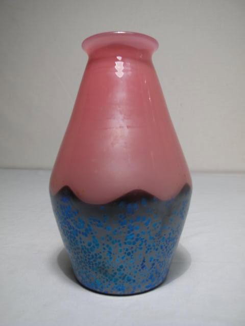 LOETZ AUSGUHRUNG 226 ART GLASS VASE: PINK/BLUE: A Loetz Ausguhrung 226 vase with pearly pink above a deep blue/black with peacock blue oil spots through the lower portion. Measures 7 1/4" tall. Condition good. Shipping weight 1.3 lbs.