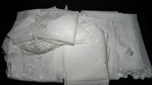 ASSORTED CHIFFON & LACE DRAPES: Lot of assorted chiffon & lace draperies. Includes 10 pieces of varying size and shape. Mostly JC Penny. Floral lace pattern, etc. Condition: good, see images. Shipping weight 3 lbs.