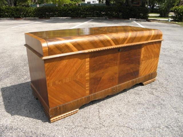 LANE CEDAR STORAGE CHEST: Lane cedar storage chest. "Aroma seal" with pop up shelf when lid is opened. Button under lock must be pushed to open. Condition: wear to wood finish on outside & top, no key (unlocked), see images. M
