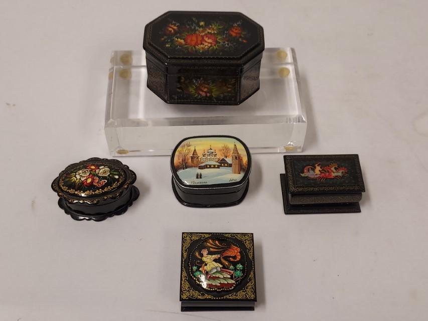FIVE VINTAGE HAND PAINTED RUSSIAN LACQUER BOXES (1 of 16)