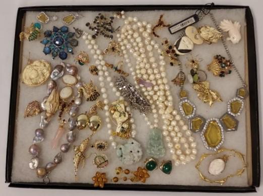 ASSORTED TRAY LOT LADIES COSTUME JEWELRY, ETC.: Assorted tray lot of various ladies costume jewelry, etc. Includes a wide variety, from faux ivory to pearls, gold tones and faux gemstones. Condition: appears to be all in good wearable condition, se
