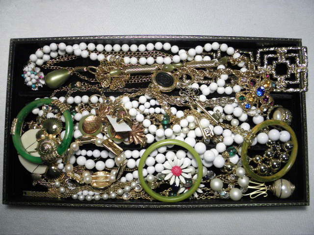 LADIES COSTUME JEWELRY: TRIFARI ETC: Lot of assorted ladies costume jewelry. Brands such as Trifari. Includes beads, gold tone, glass beads, enamel, faux gems, bakelite, faux pearls, and more. Necklaces, bracelets, earrings, pins, etc. C
