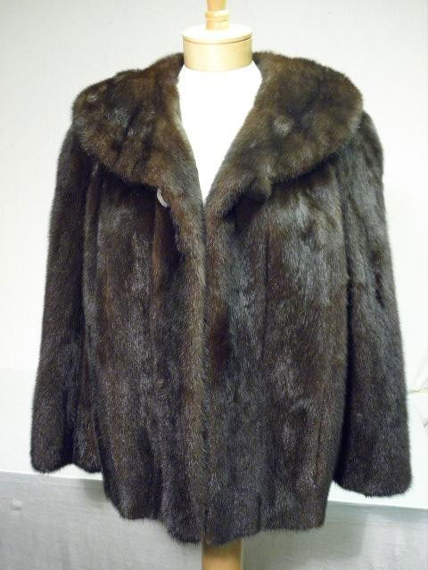 BRANDENBURG FURS DARK MINK FUR JACKET: Brandenburg Furs dark mink fur jacket. Marked on tag "Brandenburg Furs Hamilton Middletown". Stitched inside "Elizabeth J Perry". Condition: some dryness, not stored properly. See images. Measures 27.