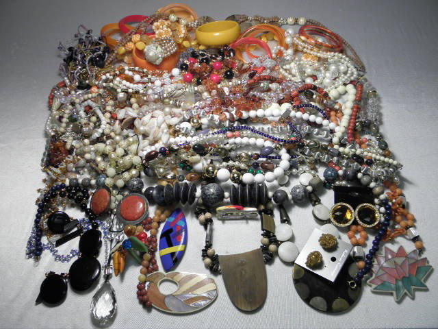 BOX LOT ASSORTED LADIES COSTUME JEWELRY BEADS ETC: Box lot of assorted ladies costume jewelry. Includes mostly beaded items. Very colorful selection, orange, blue, purple, white, red and much more. Necklaces, bracelets, earrings etc. All in good condi