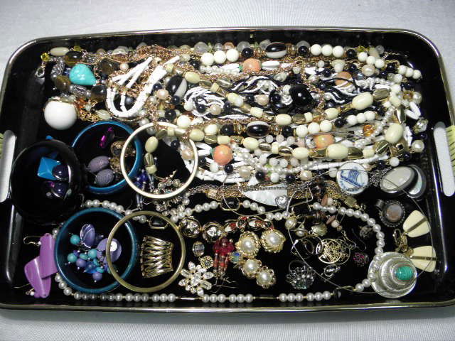 TRAY LOT ASSORTED LADIES COSTUME JEWELRY TRIFARI E: Tray lot of assorted ladies costume jewelry. Brands such as Trifari, Avon, Sarah Cov, Bing & Grondahl, and more. Includes necklaces, bracelets, earrings, rings, pins, etc. Enamel, faux gems, gold tone