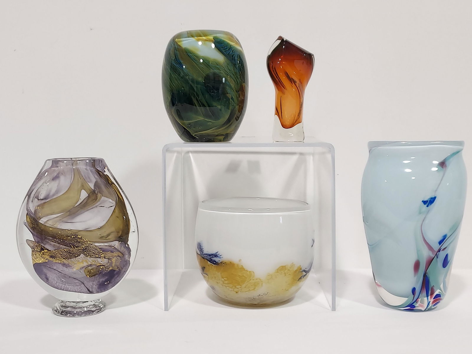 FIVE ARTIST SIGNED ART GLASS VASES (1 of 17)