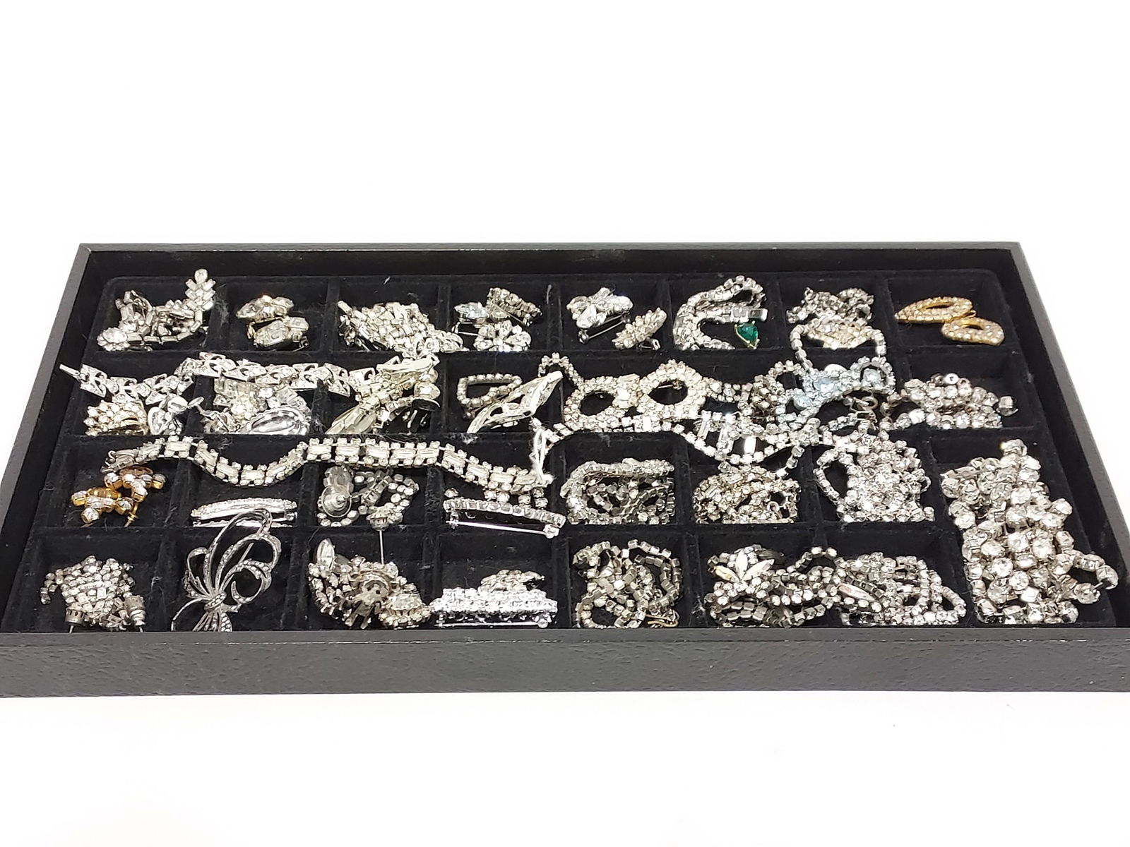 TRAY LOT VINTAGE RHINESTONE COSTUME JEWELRY (1 of 15)