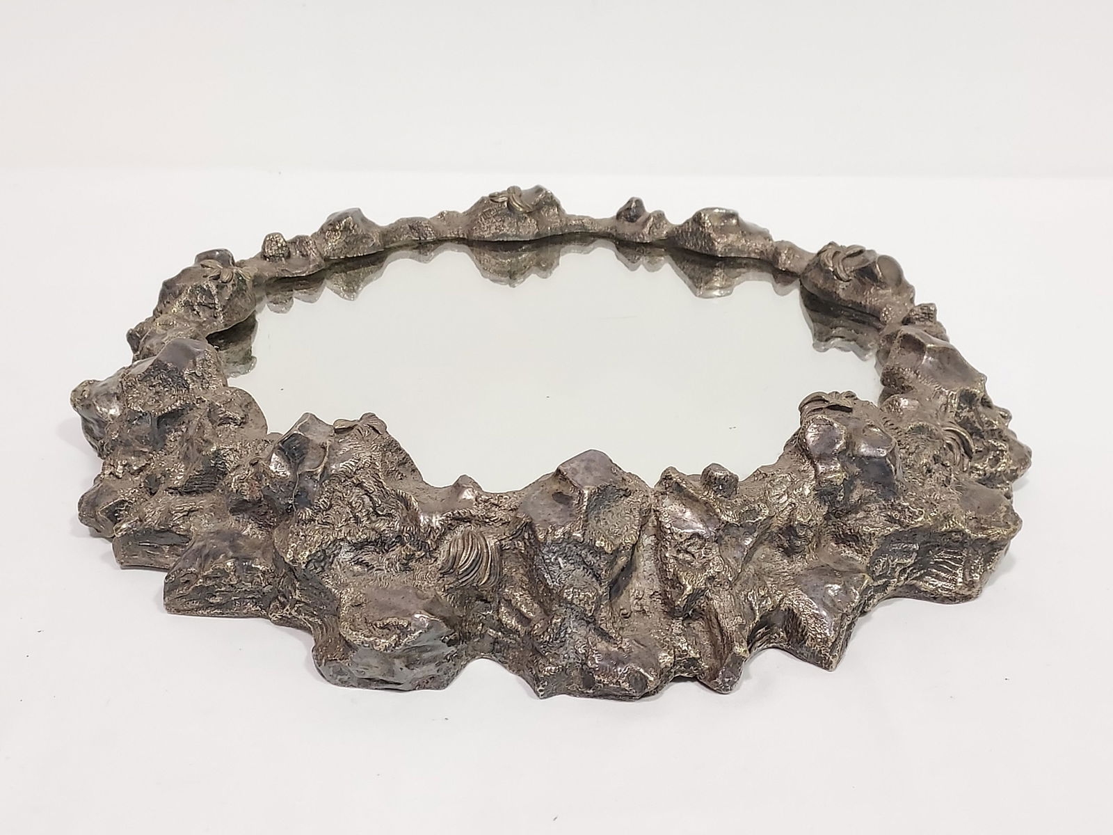 HEAVY VICTORIAN SILVER PLATED MIRRORED PLATEAU (1 of 12)